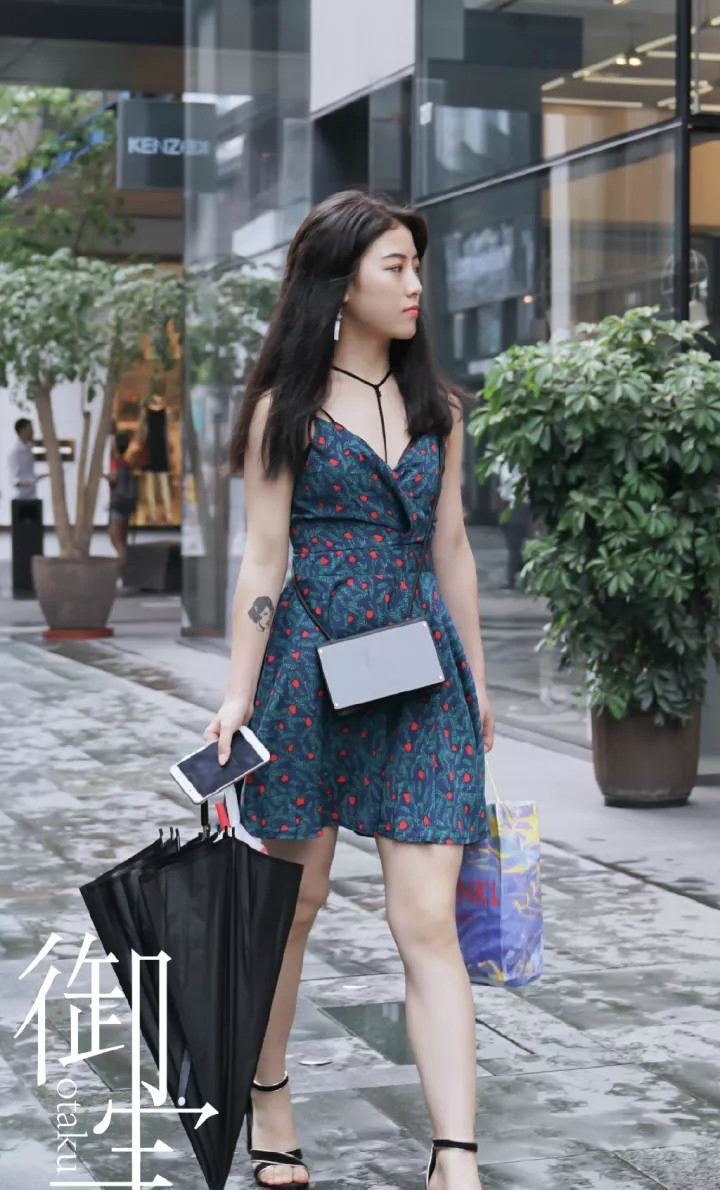 街拍,盛夏美女逛街,身材颜值360度无死角