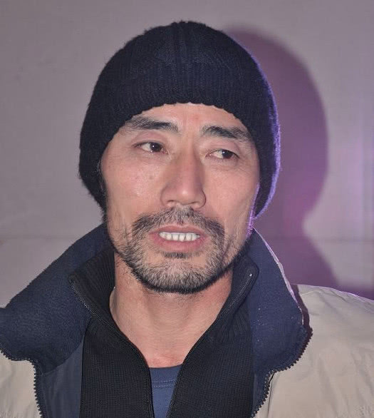 44岁登春晚一夜成名,当红时被汪峰阻碍,如今沦落成路人!