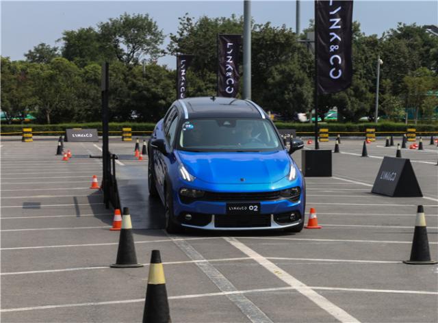 有颜值更有内涵试驾领克02