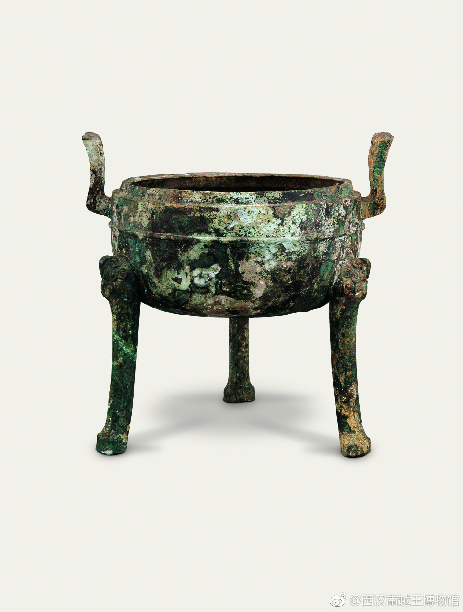 南越国虽然地处偏远但南越王墓的出土文物中