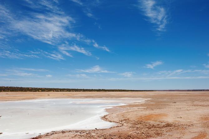 澳大利亚现存世界最大时令湖,现身又消失被称魔湖,吸引无数游客