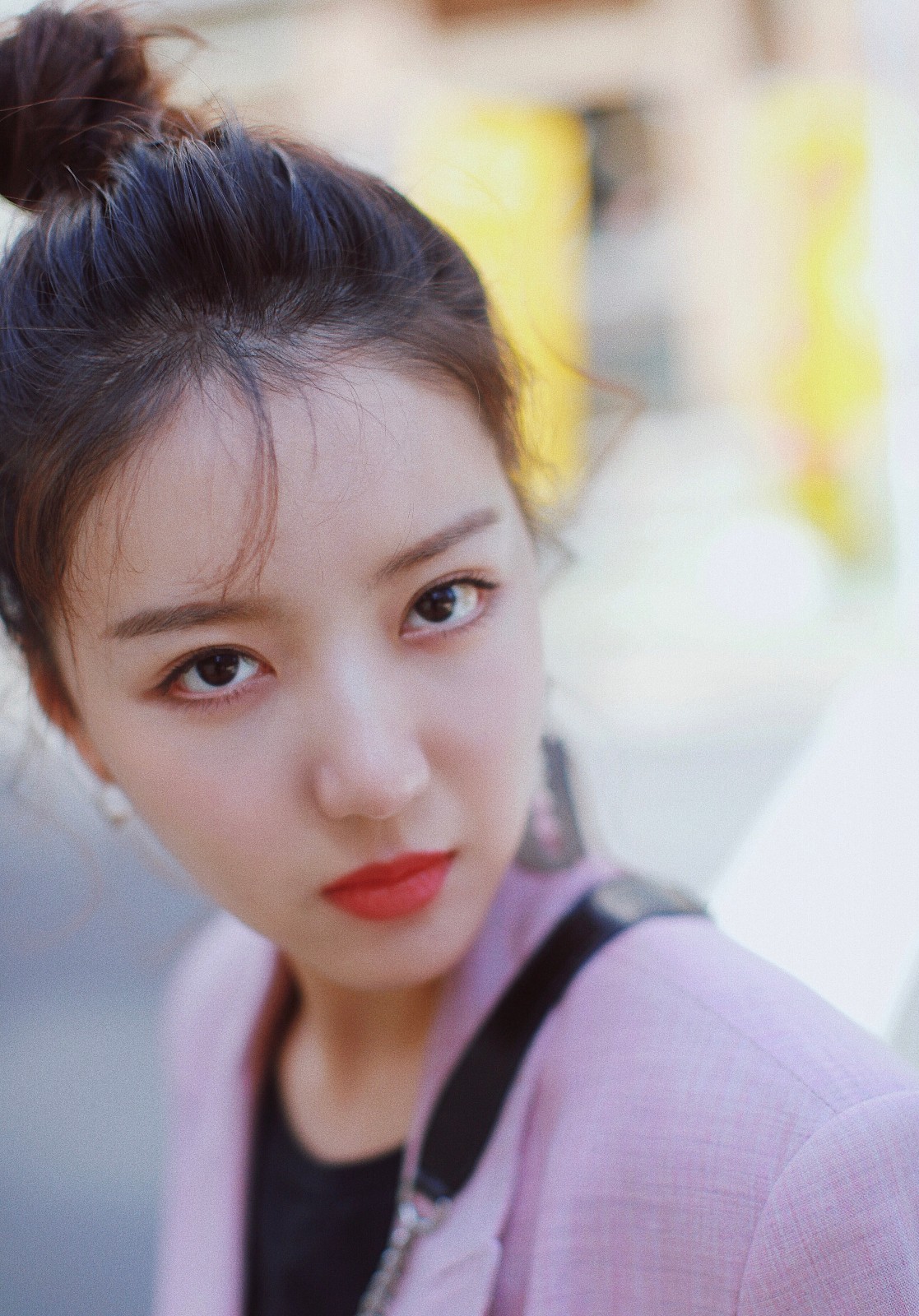 王思潺街头写真曝光 春日里的粉嫩帅气你穿对了吗?