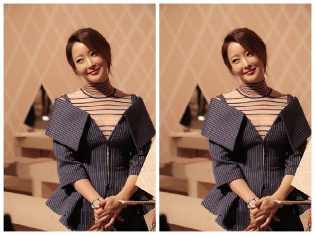 古力娜扎与金喜善同穿条纹上衣,一个俏皮可人,一个妩媚优雅!