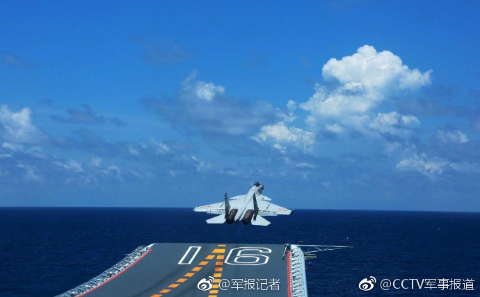 2018年4月12日,辽宁舰编队亮相南海大阅兵,举世瞩目!