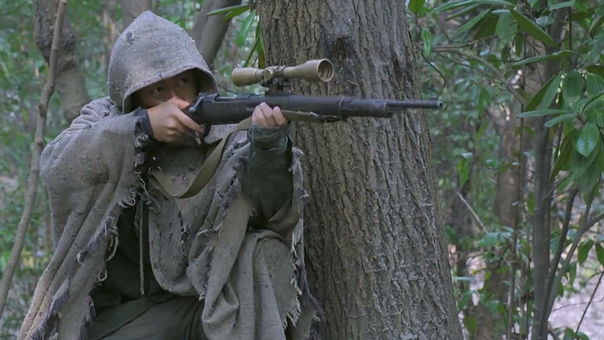 小鬼子第一神枪手抓捕神秘狙击手,没想到差点被对方干掉