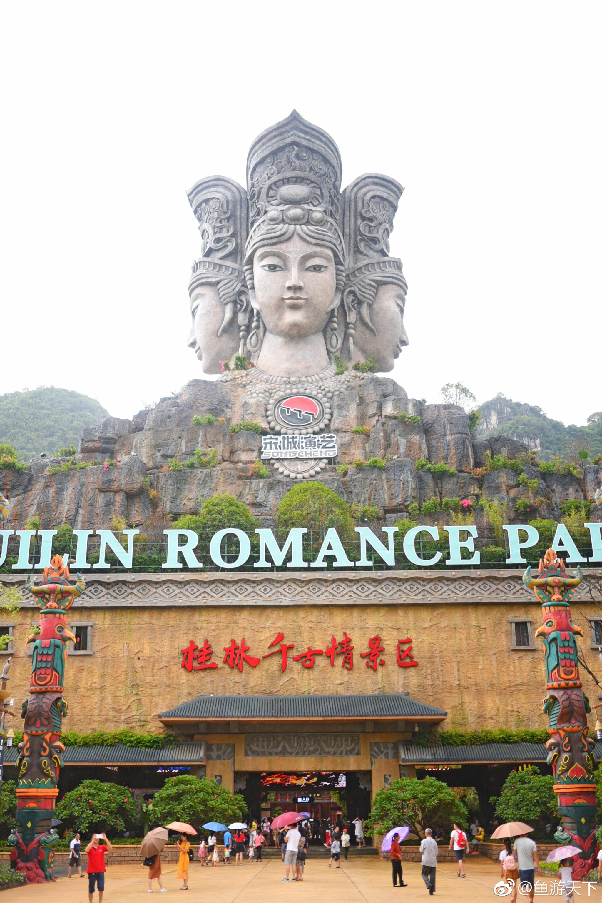 走进桂林千古情景区发现景区里到处充满欢声笑语