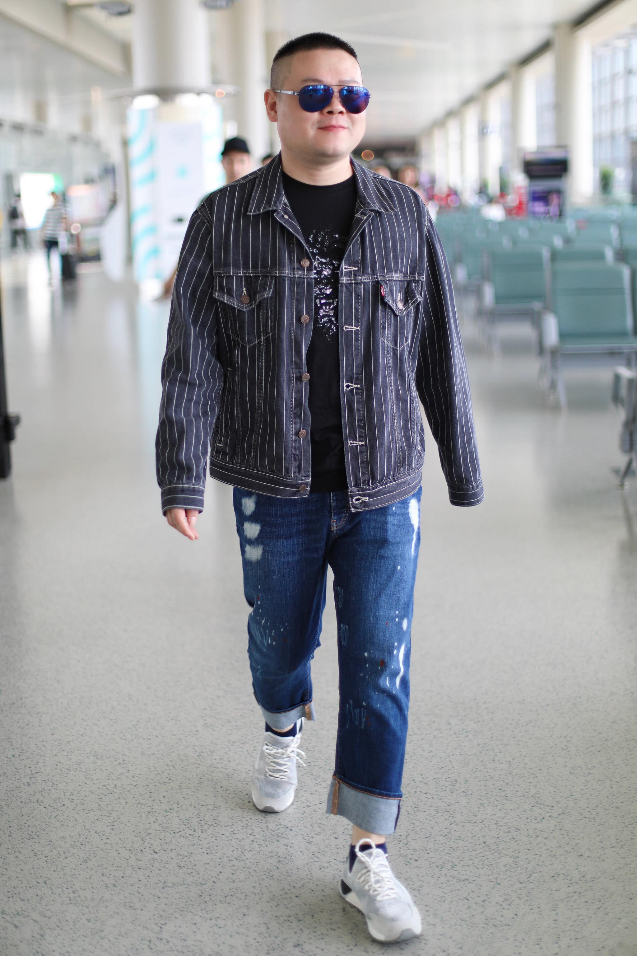 黑超牛仔外套,岳云鹏变身帅气型男,网友:陈伟霆你不能输!