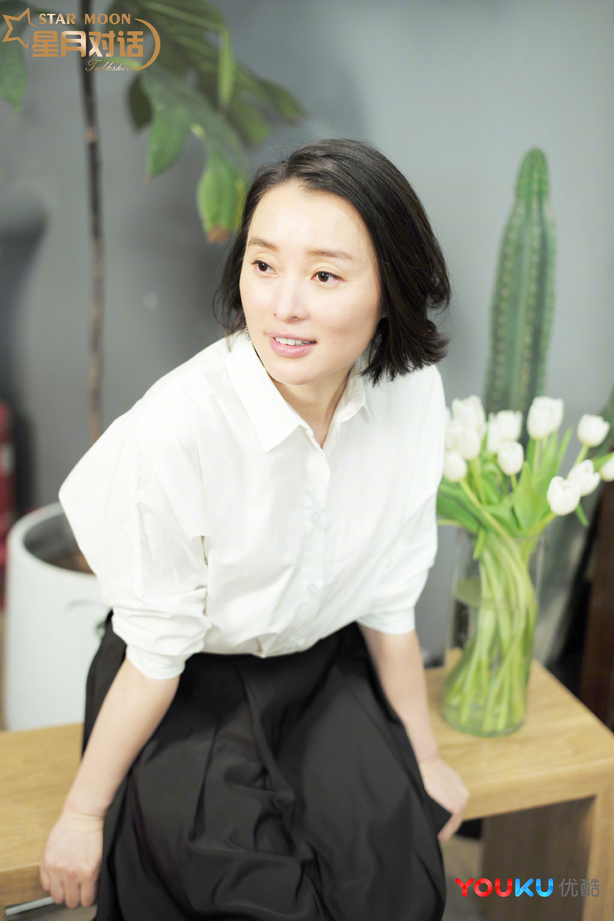 吴越 做客现场拍摄照片,展示自己的拍摄视角,并与主持人@王江月 移痧