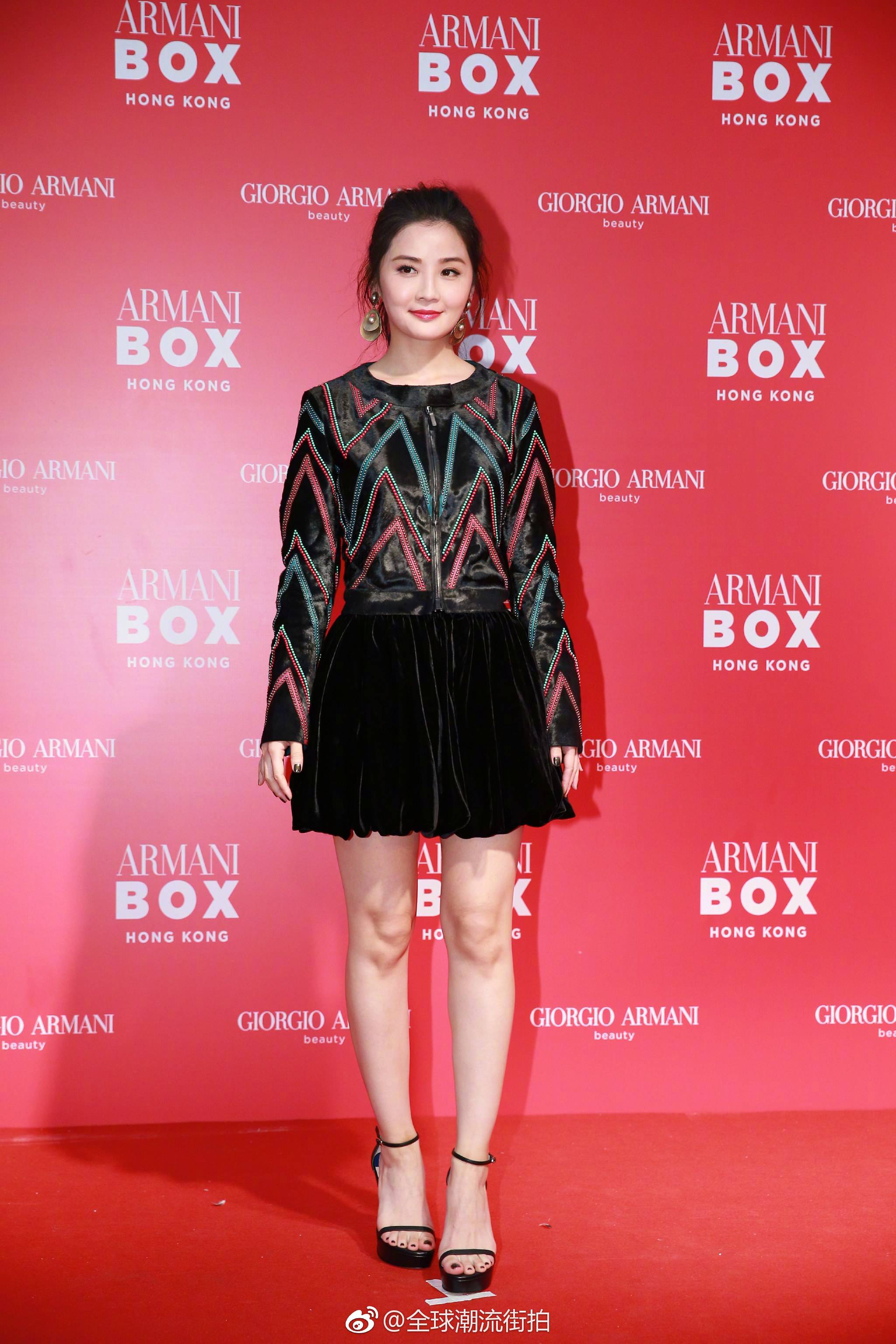 在港出品牌活动.现场,阿sa化身小粉丝与"富察皇后"合影