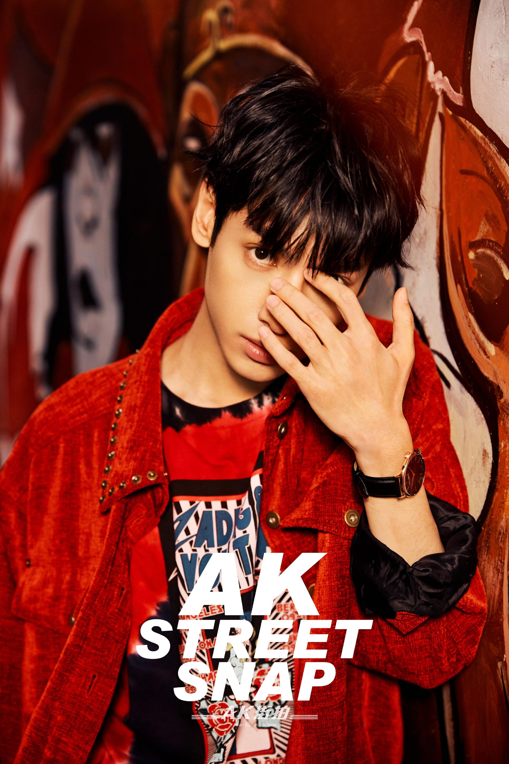 下凡的红衣精致boy@罗云熙leo 了解一下!街拍自然随性