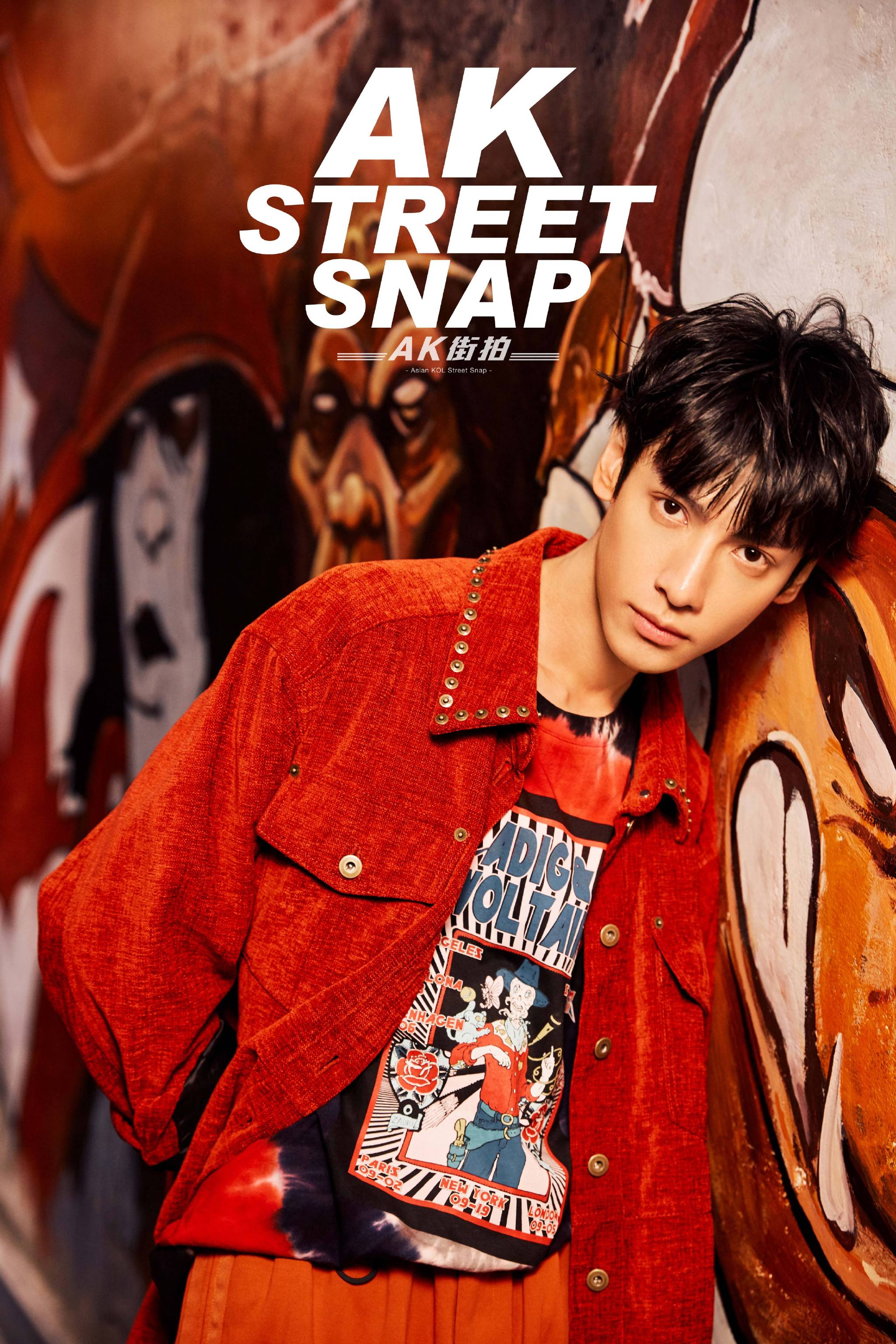 下凡的红衣精致boy@罗云熙leo 了解一下!街拍自然随性