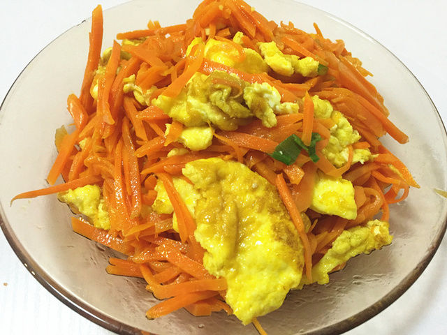 胡萝卜炒鸡蛋怎样做才好吃这道菜老人要多吃可以预防心脏病