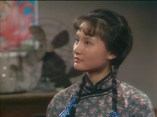 景黛音出生香港,从小就活泼,聪明,喜欢唱歌,跳舞,梦想着有一天在向