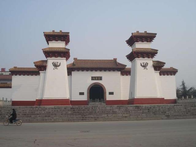 河南正奋起直追的2个城市,一个经济逼近洛阳,一个增速全省第一