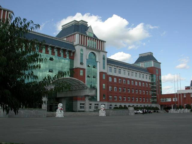 这所"普通"大学不简单,分数直逼重点大学!毕业后就是公务员
