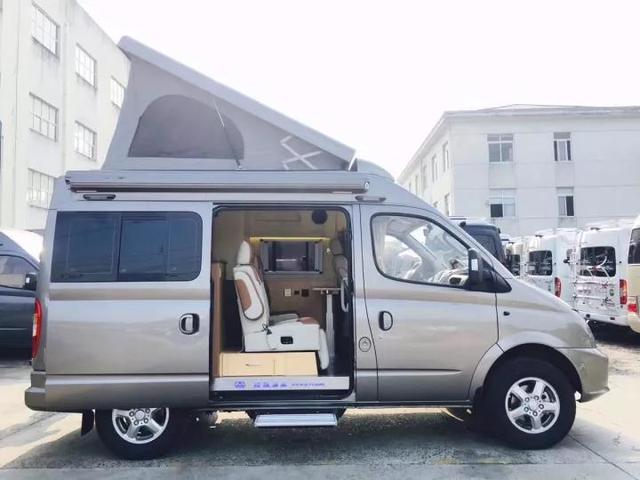 外观低调功能全面的b型升顶短轴房车