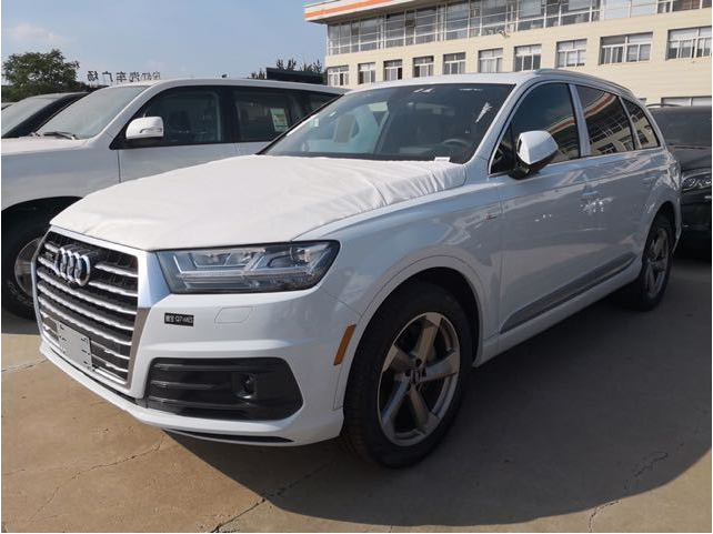 18款白色奥迪q7车身尺寸 可选装12.3显示屏及sline