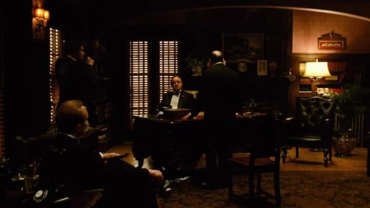 《教父》的经典已经被说烂了,电影中每个场景都曾被解读过无数次今天