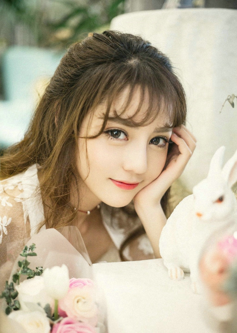 大眼睛白皙妹子蕾丝外套甜美迷人酷似洋娃娃写真集 @微相