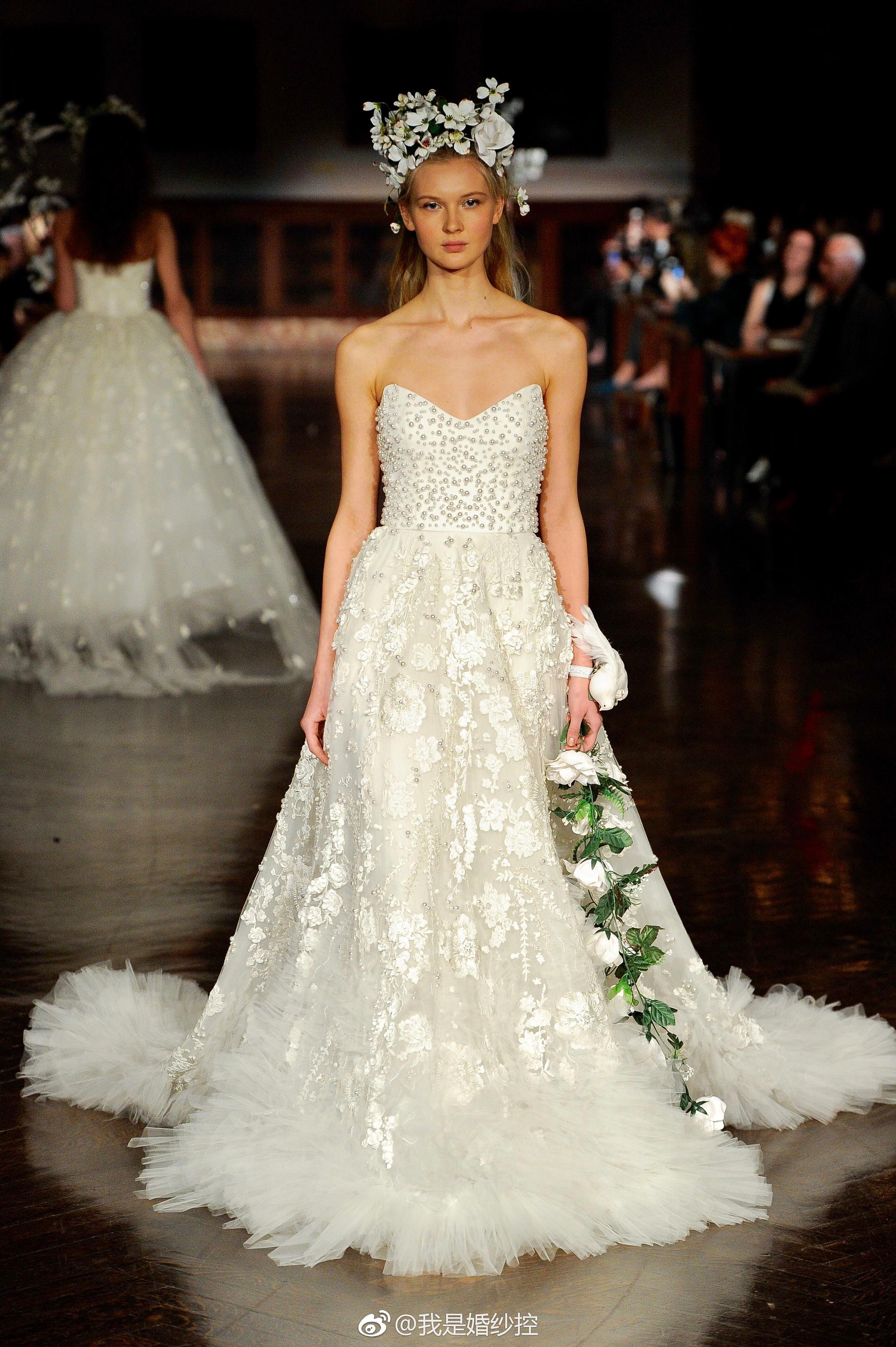 通透的蕾丝质感来自reem arca spring 2019