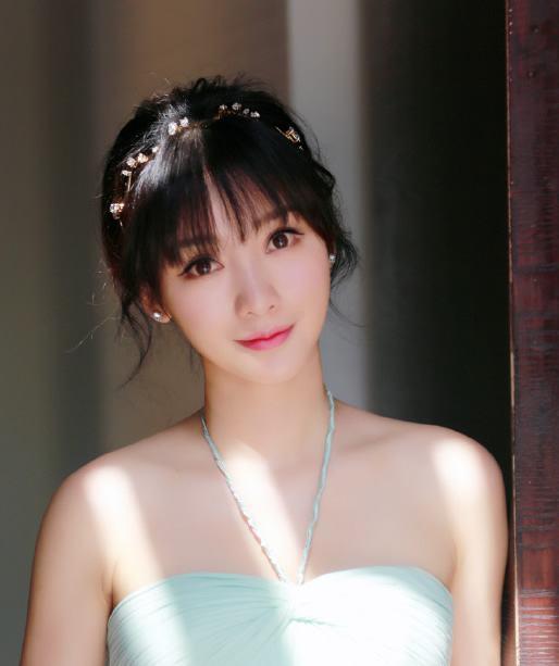 柳岩宣布父亲离世，曾做运货工养活一家人，晚年因为女儿一身名牌