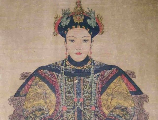 她本是顺治的侄女,却代替姑姑嫁给顺治当上皇后,年纪轻轻就守寡