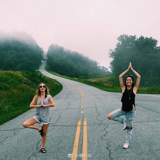 搞怪闺蜜照pose大全,就是不爱走寻常路