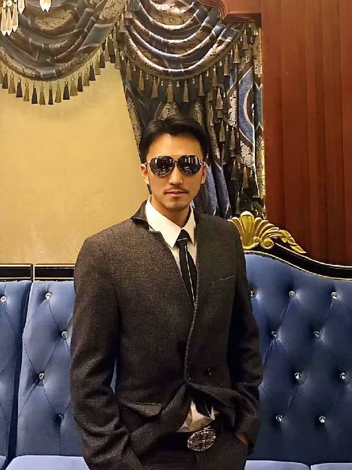 他做过快递员,酷似谢霆锋走红,如今事业有成自己当明星|谢霆锋|易波