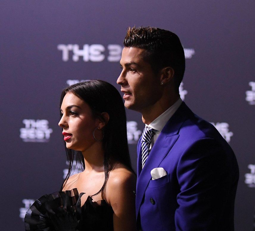 c罗求婚成功迷妹梦醒,乔治·娜女士这张脸服了|c罗|求婚|乔治娜_新浪