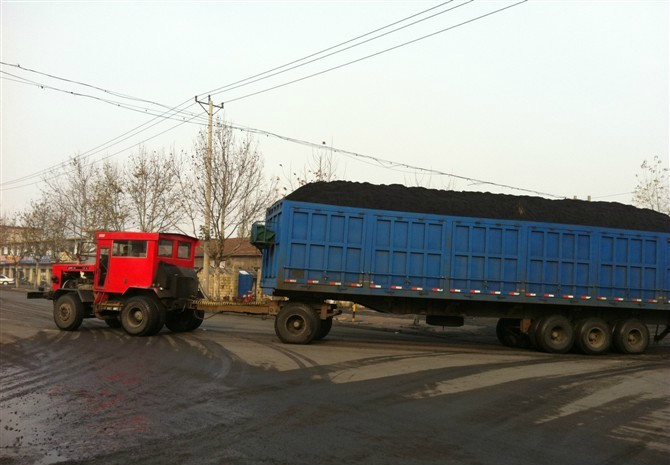 这是要活活饿死重卡的节奏拖拉机都干半挂的活