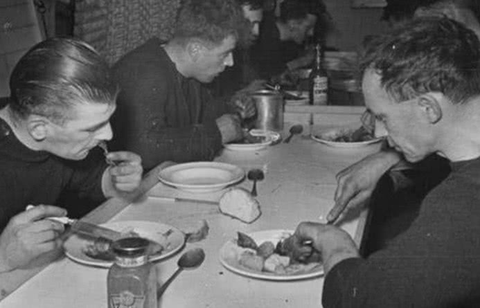 二战美军伙食有多好?可乐咖啡午餐肉应有尽有,怪不得让各国眼红