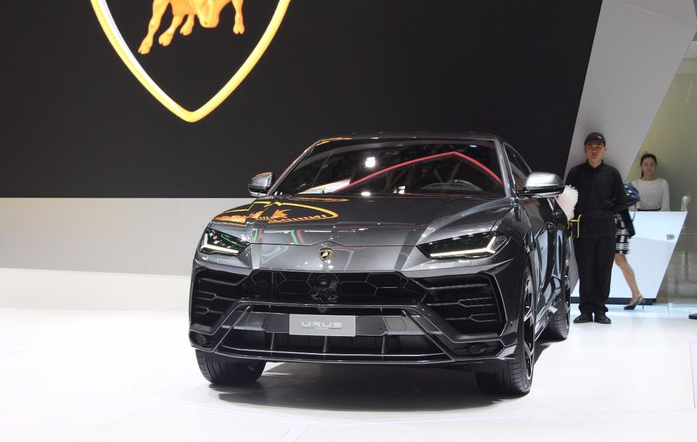 当超跑搭配上suv战斗力十足的四座蛮牛兰博基尼urus