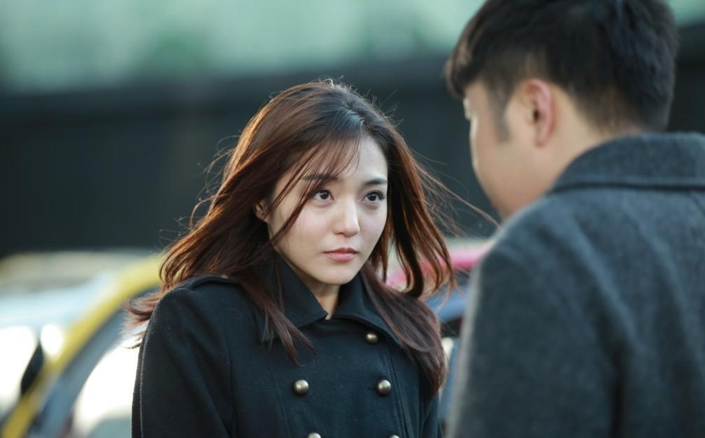 婚后我被迫每个月都把工资交给婆婆, 我们离婚时她却这么做