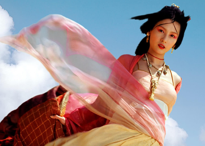 张柏芝一身长裙时尚性感有魅力,38岁的她颜值依旧,女人味十足