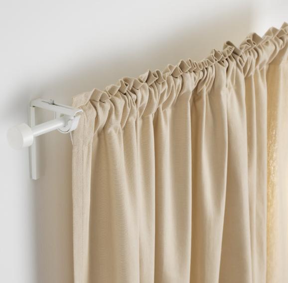 现在不流行在家里装这种窗帘杆了,有钱人都这样装,后悔知道晚了