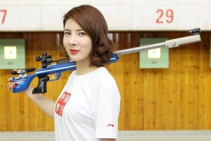 杜丽有没有整容我不知道,但是爱美之心人皆有之,适当合理的让自己变