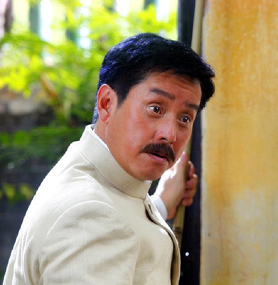 他自称永远25岁,把10亿财产留给红颜知己,原配妻子皈依佛门