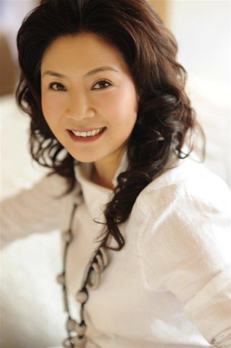 离开春晚舞台之后闫淑萍也参演过电视剧,其表演功底也是令人叫好,如今