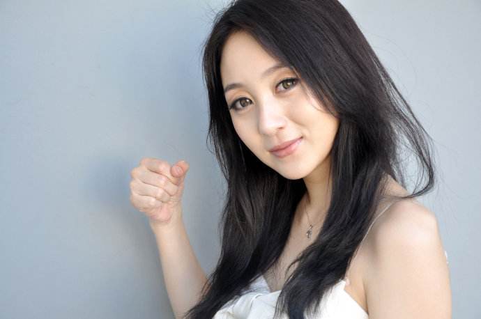 靠《星光大道》一夜走红,成名后抛妻弃女,女儿苦苦挽留遭无视