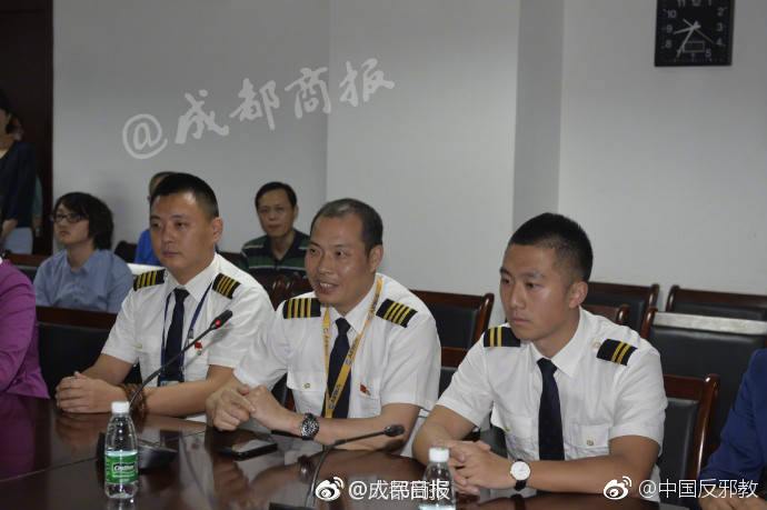他们,就是川航3u8633机组人员!致敬!