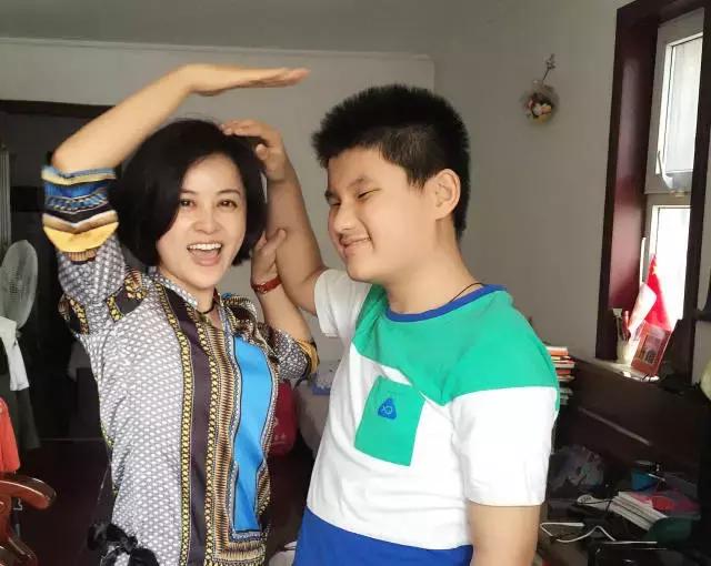 计春华去世她却被传是遗孀曾经刘芳毓就称再造谣将走法律程序