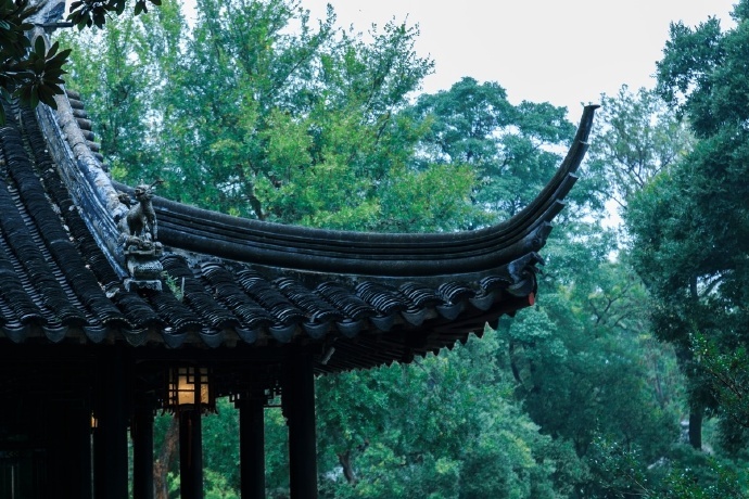自闻茅屋趣,只想竹林眠