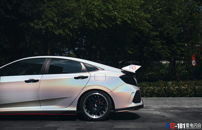 本田思域车身改色贴膜镭射白