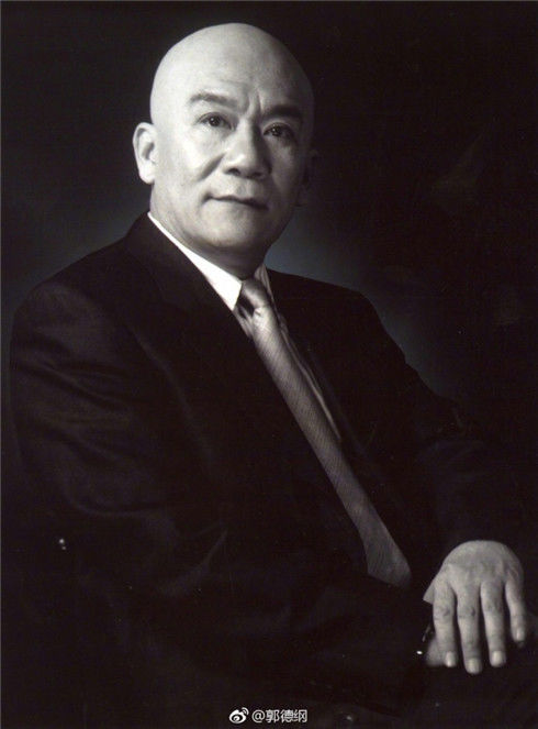 一进门看到四位老先生遗像了|郭德纲|侯耀文|张文顺_新浪新闻