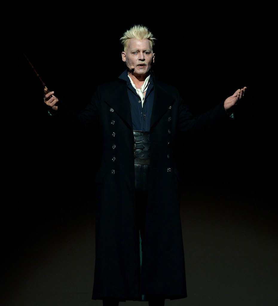 月21日,现身2018圣地亚哥国际动漫展的,他以盖勒特·格林德沃(gellert