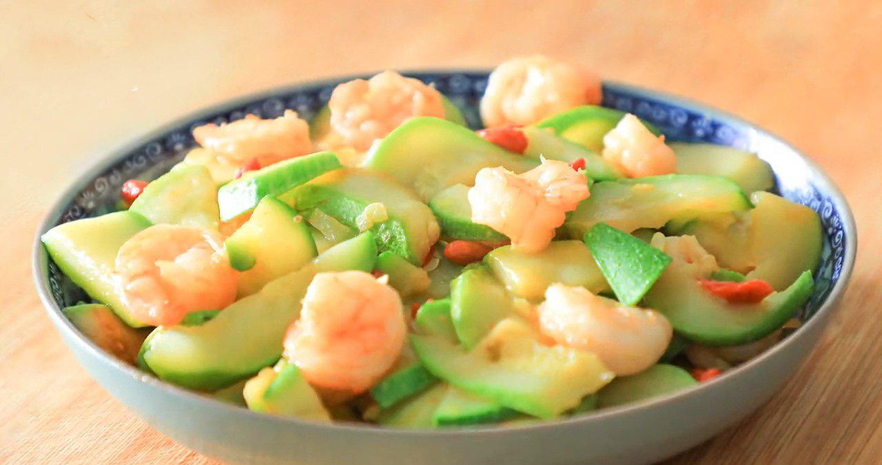 教您做西葫芦炒虾仁鲜香可口简单易学不可或缺的家常美味