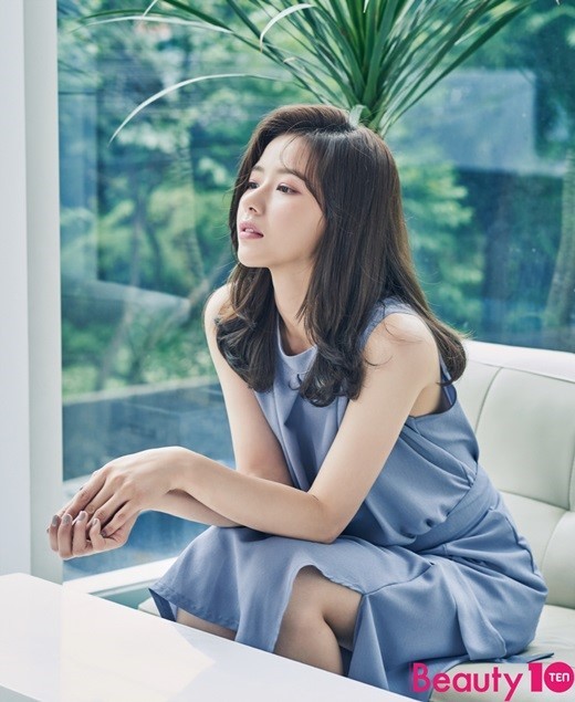 韩国女艺人朴河娜最新时装杂志照片曝光