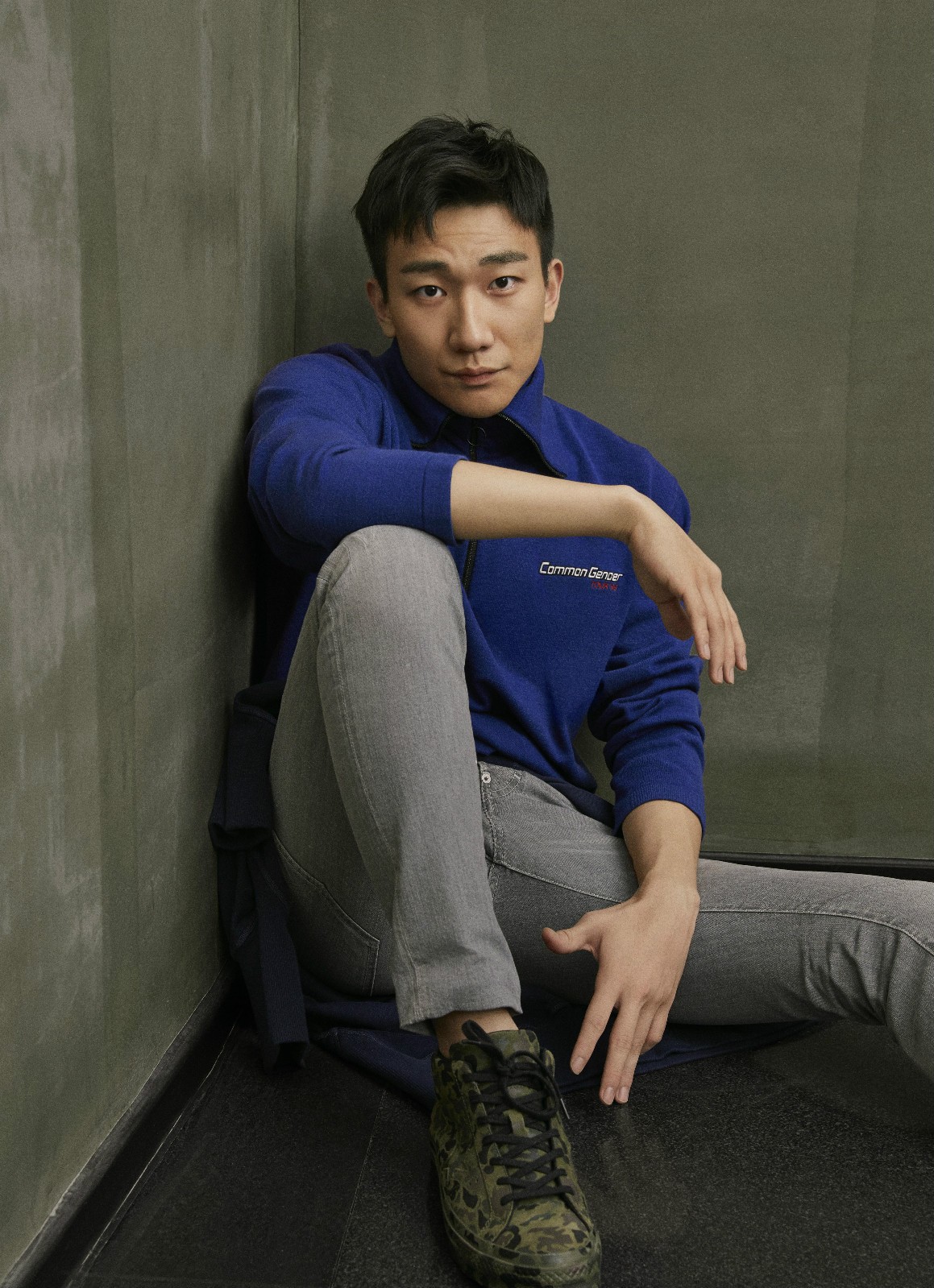 吴昊宸杂志大片曝光 演绎硬朗型男范