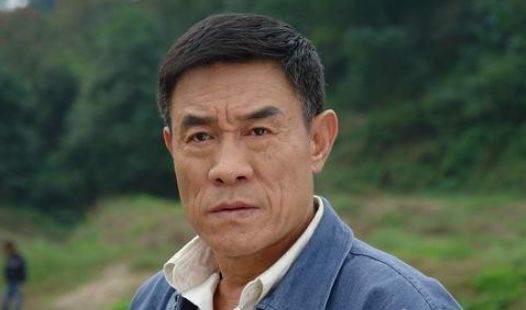 他历经3次婚姻,儿子与他冷战10年,而现任妻子是她!