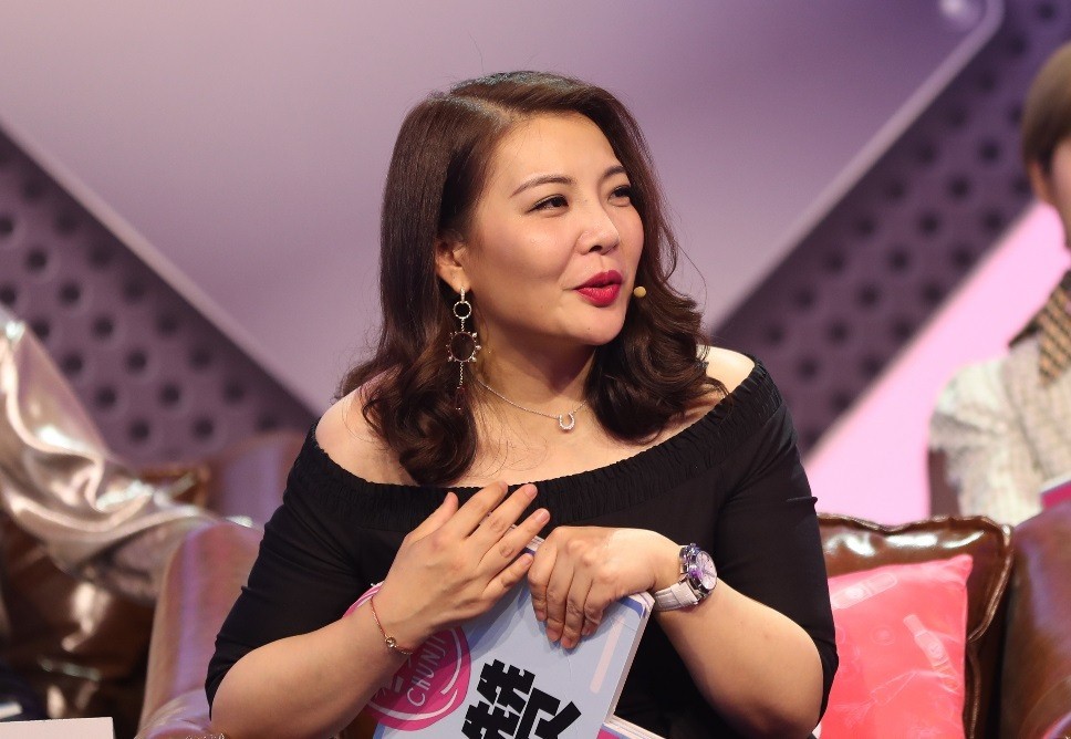 现在的年轻人恋爱要比过去勇敢得多——辛唐米娜